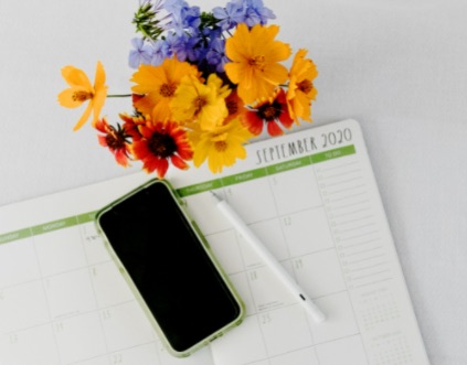 Monthly Floating Desk